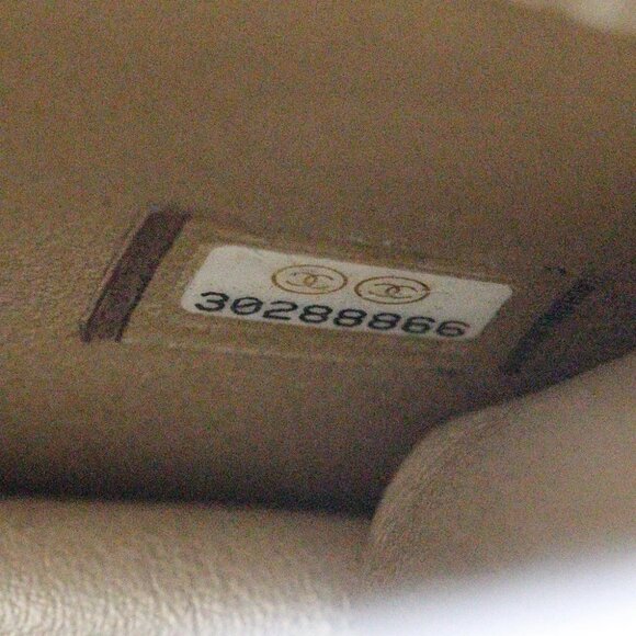 CHANEL Matelasse Shoulder Bag AS0584 White lambskin Women - Picture 8 of 10